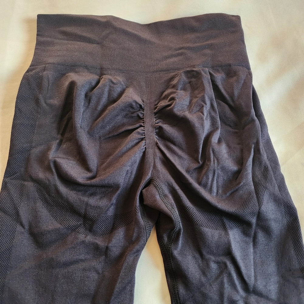 High-Waist Scrunch Booty Leggings - Black Size XS